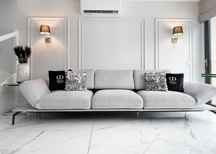 3 Bedroom Gorgeous In 別荘 *